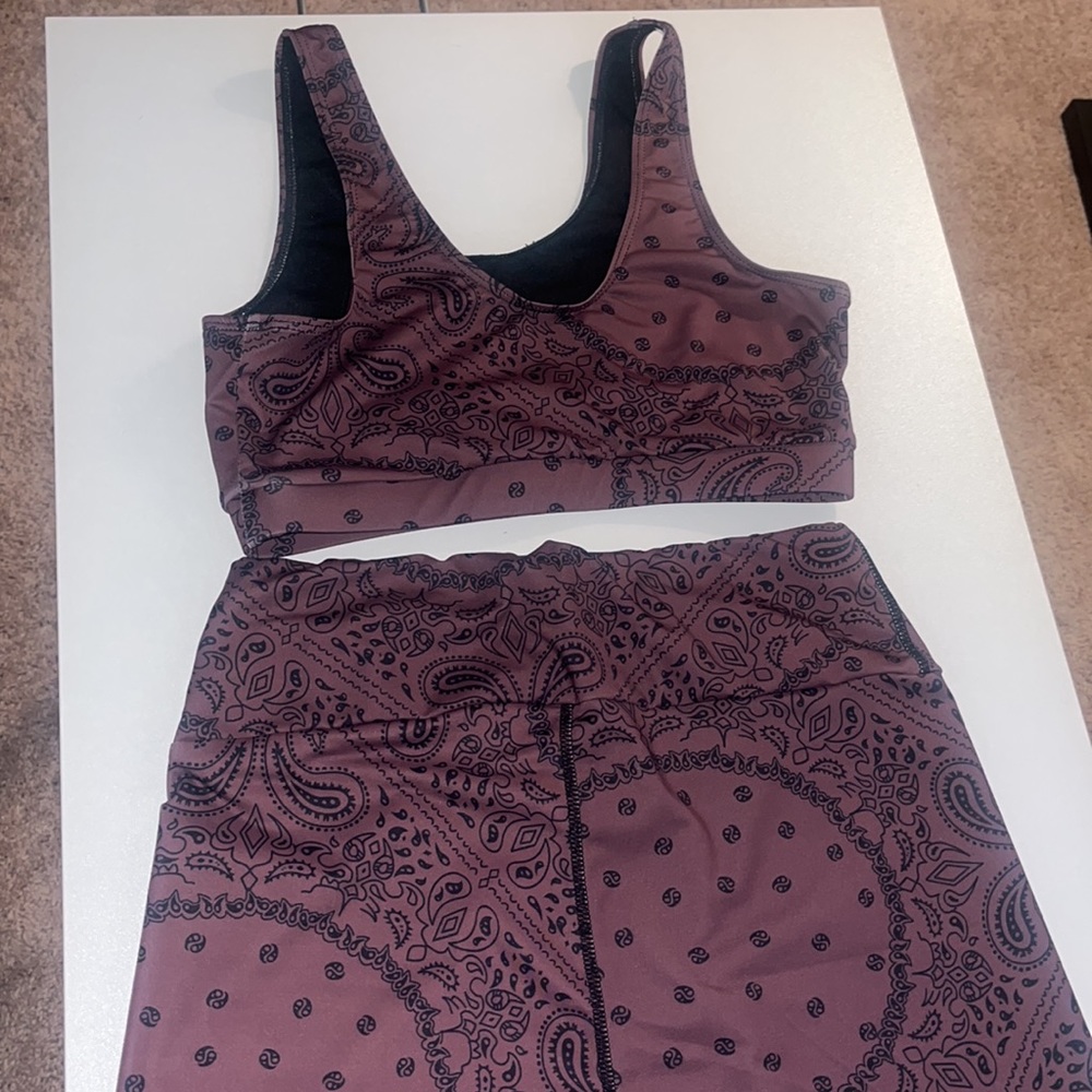 Two piece burgundy paisley biker short set 😍 never worn - Picture 4 of 4